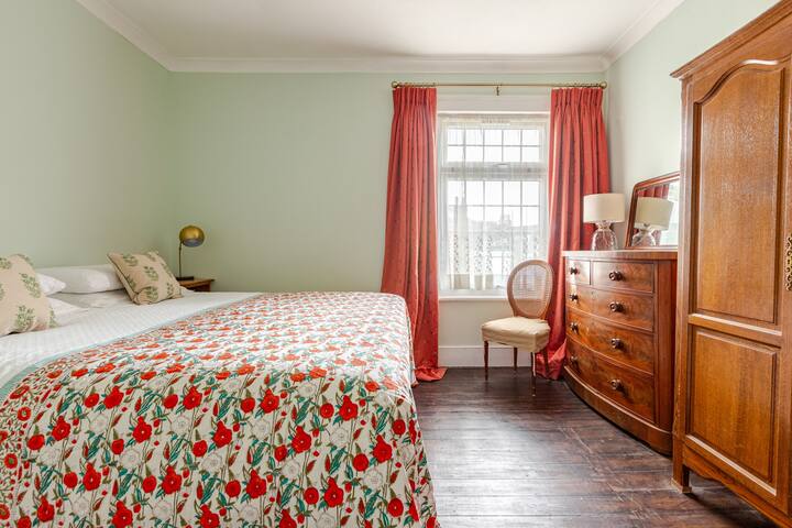 Classic House & Garden 25mins from Central Museums gallery image 2