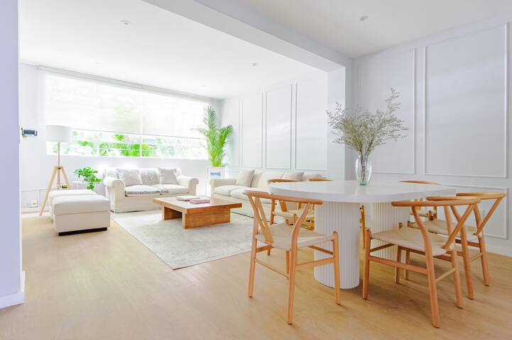 Elegant 3 Rooms, 3 terrace Apt – Ideal Location gallery image 2