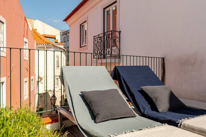 Alfama Wonderful Riverview Home with Terrace gallery image 4