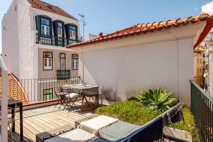 Alfama Wonderful Riverview Home with Terrace gallery image 3