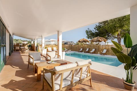 Villa with private pool 150 meters from sandy beach