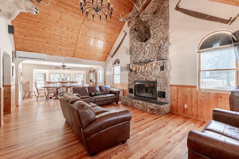 Cozy Cabin for Large Families