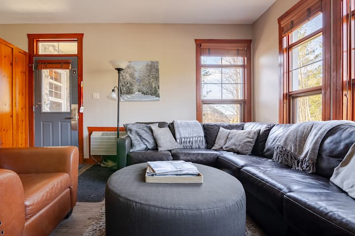 Beautiful Getaway.  2bed 2bath Great Location - Mont-Tremblant