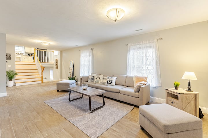 Modern 3-bed Home Steps To Lake & Downtown - Grafton, MA