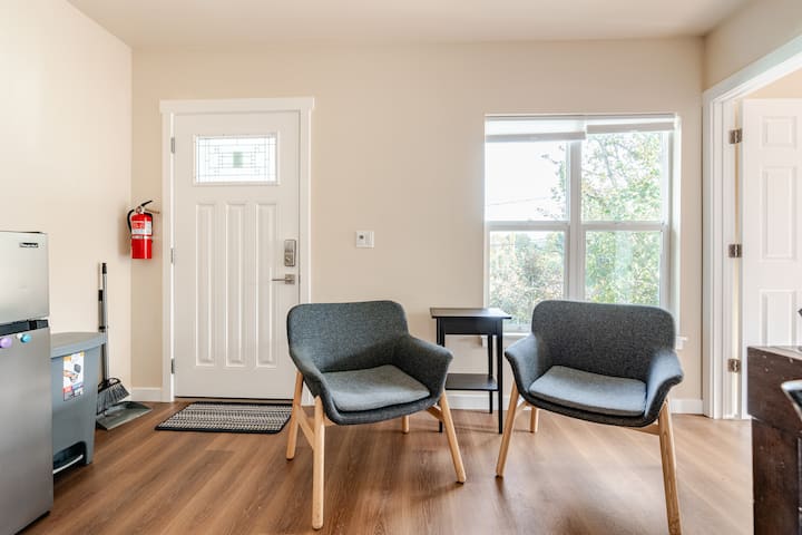 Central 2bd Apt - Walk To Light Rail, Near Airport - SeaTac, WA