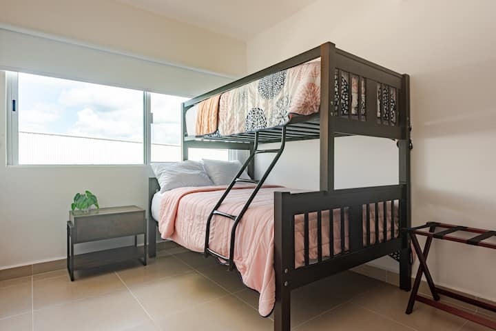 Funkcionalan prostor savršen za obitelji ili prijatelje koji putuju zajedno.