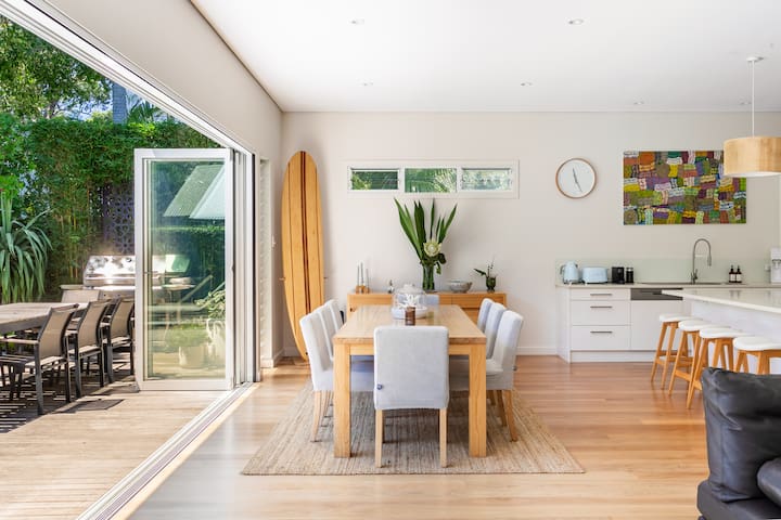 Walk to the Beach from a Warm, Family-Friendly Cottage gallery image 3