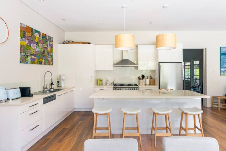 Walk to the Beach from a Warm, Family-Friendly Cottage gallery image 4