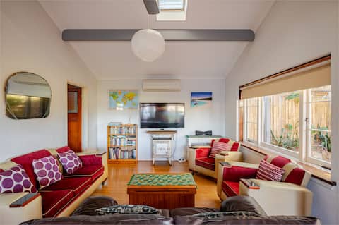 Top Airbnb: Alga Beach House in Scarborough
