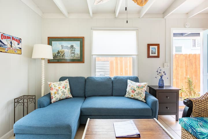 SIDE BY SIDE BUNGALOWS–SLEEPS 8