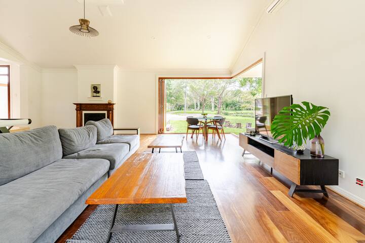 Summer by the Lake • Air-Conditioned Retreat gallery image 3