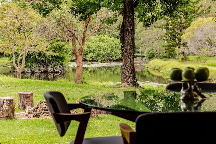 Grand Lake House Escape | Private Estate | Air Con - Brisbane