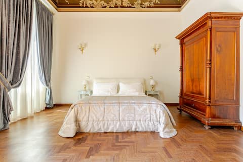 Noble Suite