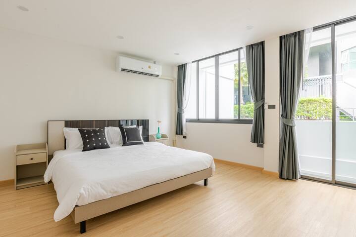 BigHouse_400m BTS SaphanTaksin_ICON Siam_Asiatique gallery image 5