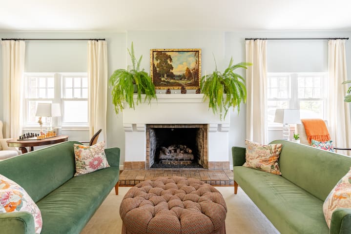 Family Home with Magical Yard in the Hills