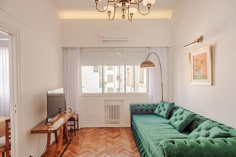 Top performing Airbnb: Obelisco: Great complimentary breakfast. in San Nicolás