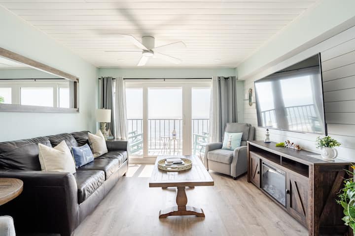 Galveston Beachfront Condo - 2 Bedroom, 2 Bath - Galveston, TX