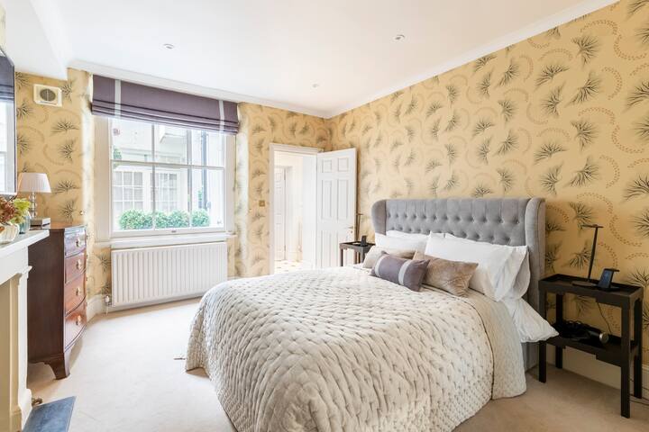 Stylish, Spacious, Family Apt in Kensington gallery image 4