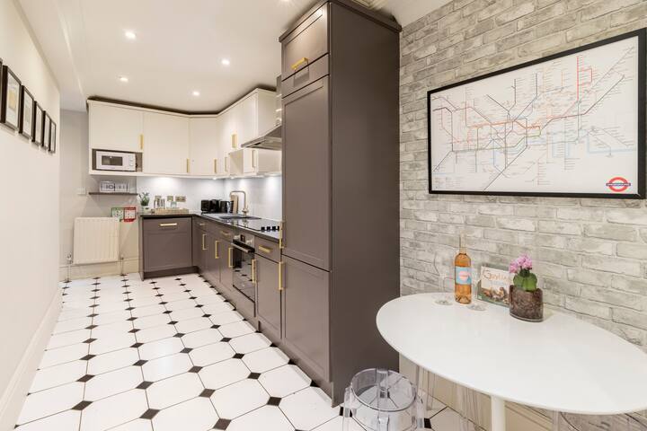 Stylish, Spacious, Family Apt in Kensington gallery image 5