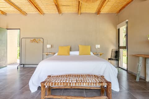 Lodge Baquero among Chardonnay vineyards
