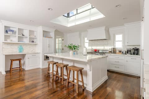 Popular Airbnb listing: Beachside Retreat | Perfect Location| Free Parking in Manhattan Beach