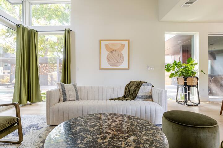 HomeLux gallery image 4