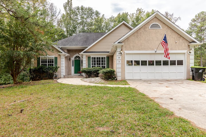 Lovely Ranch On Basement - Hampton, GA