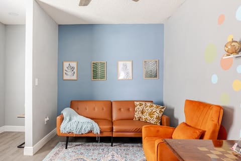Top Airbnb: The Forrestry with private entrance washer & dryer in Poinciana