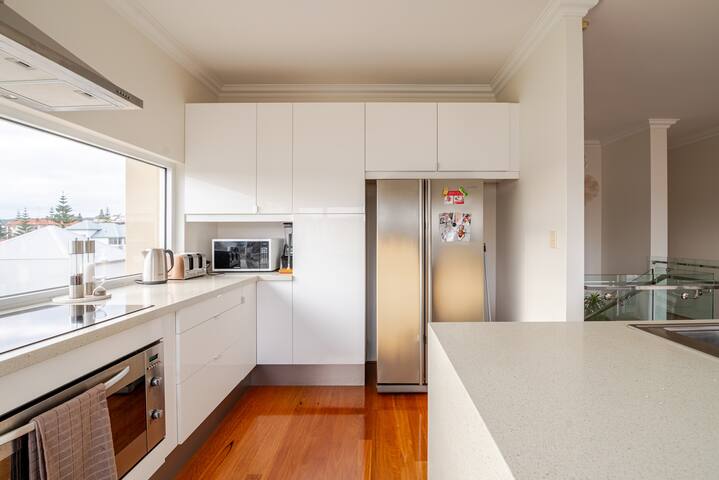 Mindarie Marina. Luxury House, Perfect Location gallery image 4