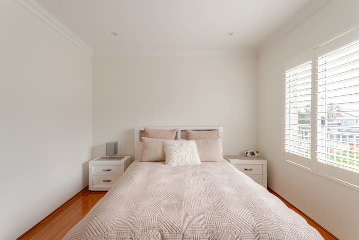 Mindarie Marina. Luxury House, Perfect Location gallery image 2