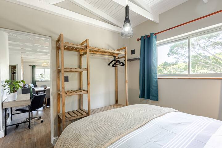 New 4 bedroom w/t views (mountain/sea) gallery image 2