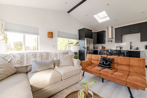 Lux Modern Back Apartment Early Check-In/Late Out!
