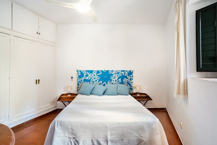 Charming apartment into walls plus Parking