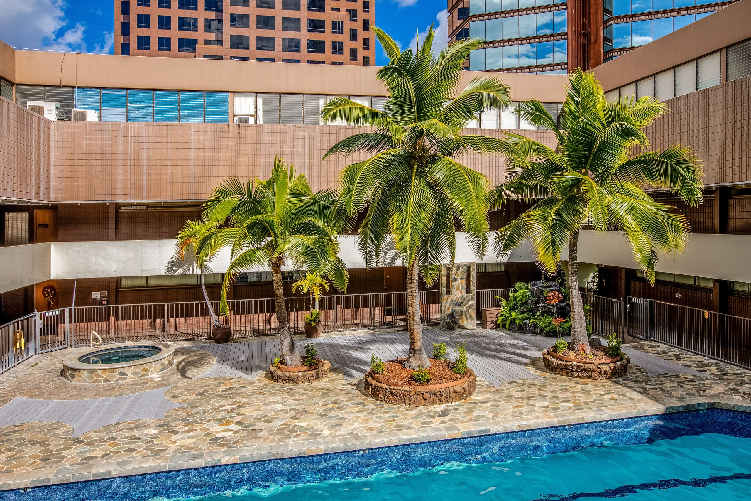 Honolulu Ocean View Abode w/ Parking, AC & Laundry - Image 25