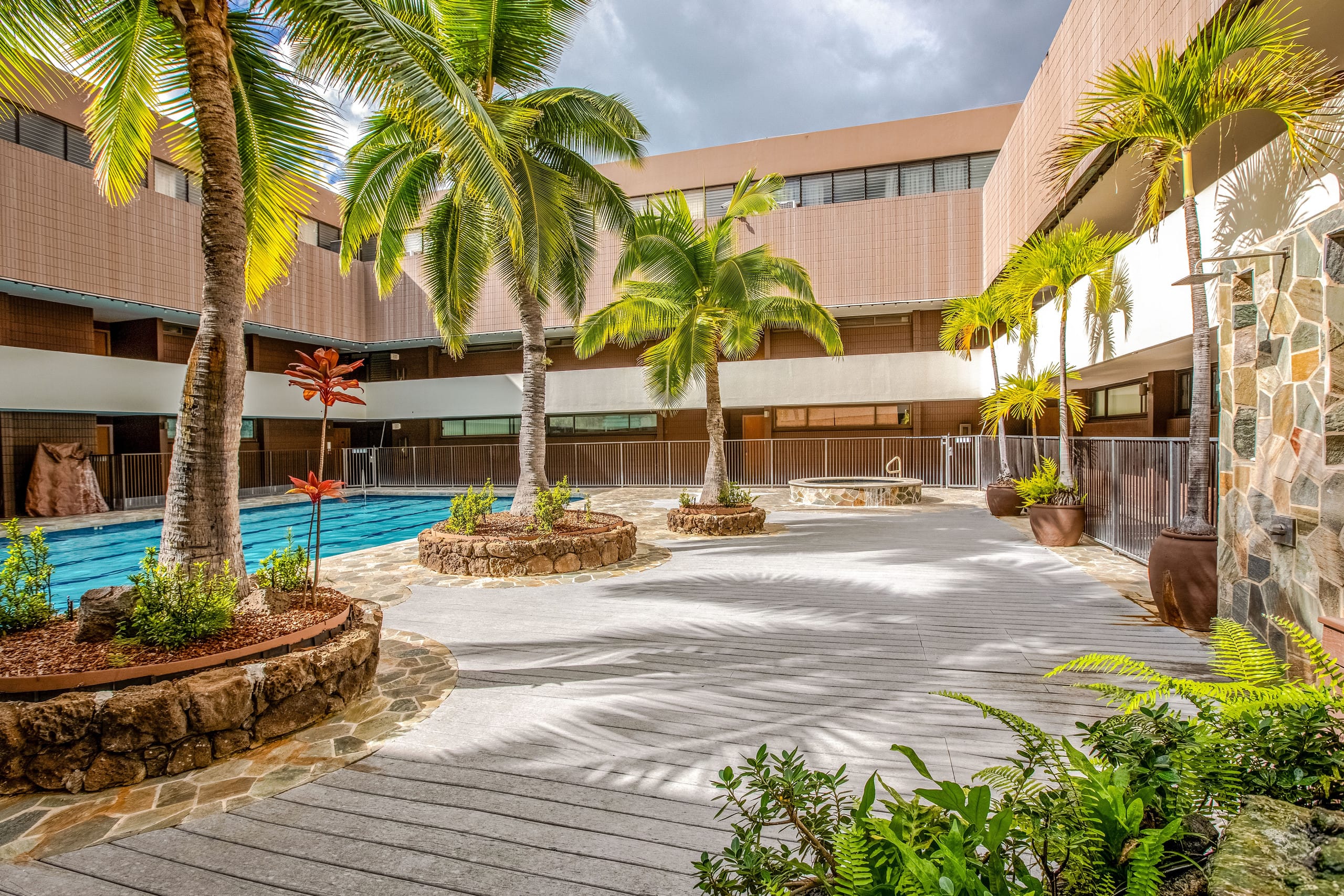 Honolulu Ocean View Abode w/ Parking, AC & Laundry - Image 23
