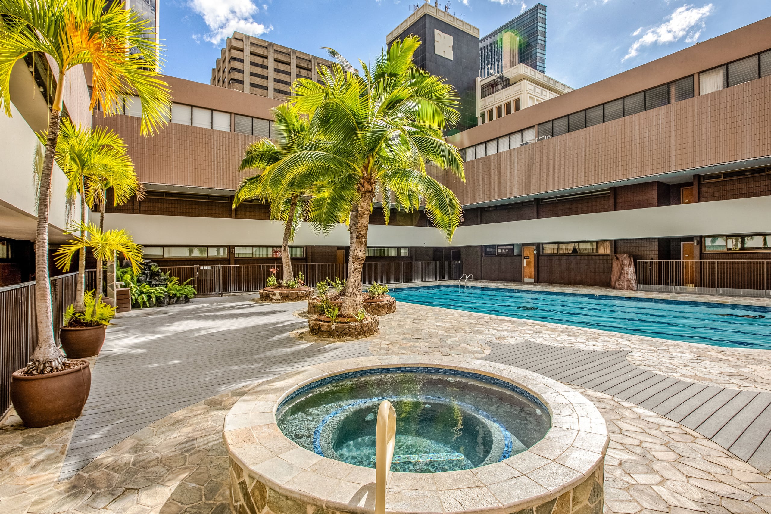 Honolulu Ocean View Abode w/ Parking, AC & Laundry - Image 22