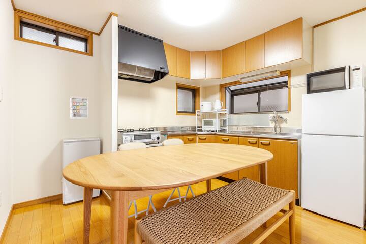 3LDK 13 guests.Direct bus to Narita and Haneda. gallery image 3