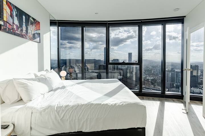 Sky-High Luxury 3 Bed 2 Bath & Free Cleaning Fee gallery image 3
