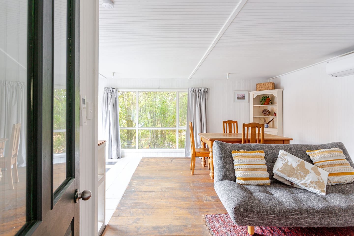 The Rustic Alpine Cottage 3