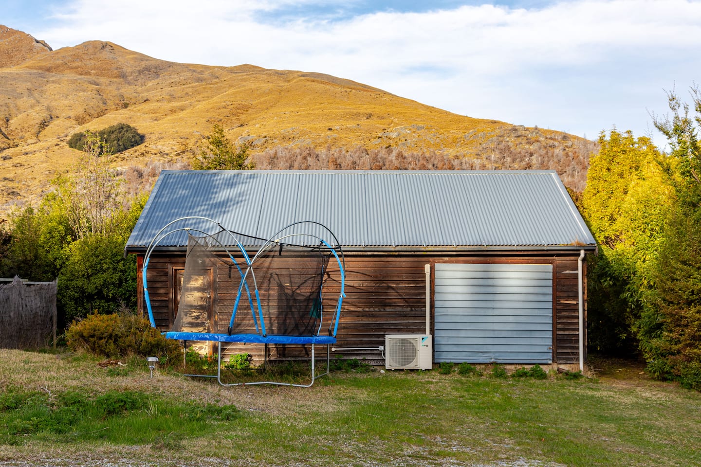 The Rustic Alpine Cottage 2