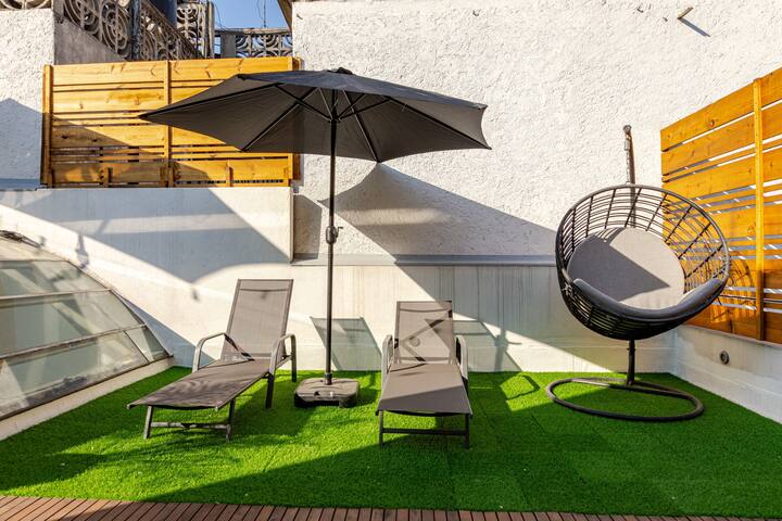 Modern Spacious & Remodeled Home + 2 Patios + AC gallery image 3