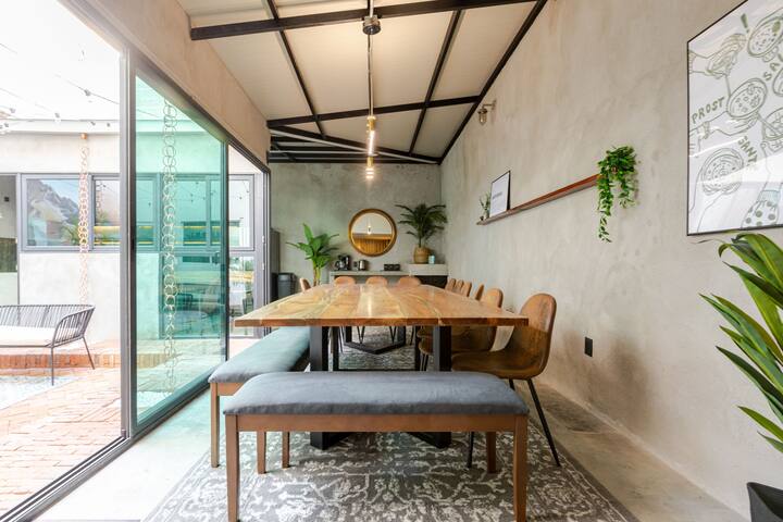 Modern Spacious & Remodeled Home + 2 Patios + AC gallery image 5