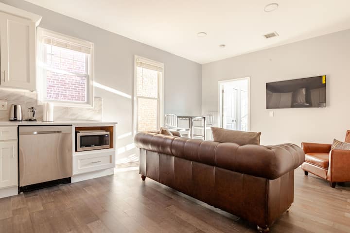 Bright & Cozy | Jersey City Retreat - Jersey City, NJ