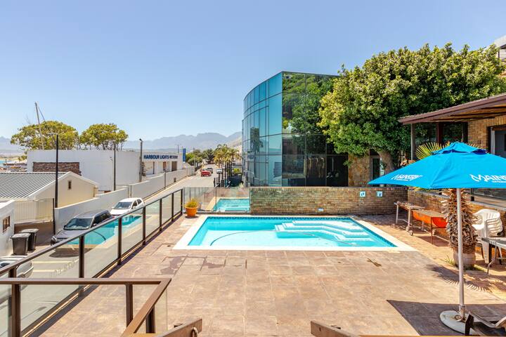 Bikini Beach House. Right on the water! gallery image 2