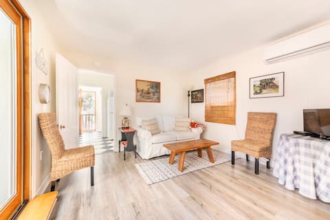 Top Airbnb: Old Town Orange Historic Cottage in Orange