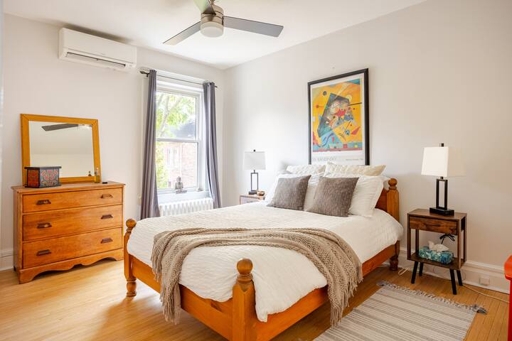 4BR 2BA Cozy Riverdale Gem |Danforth, Kid-Friendly gallery image 5