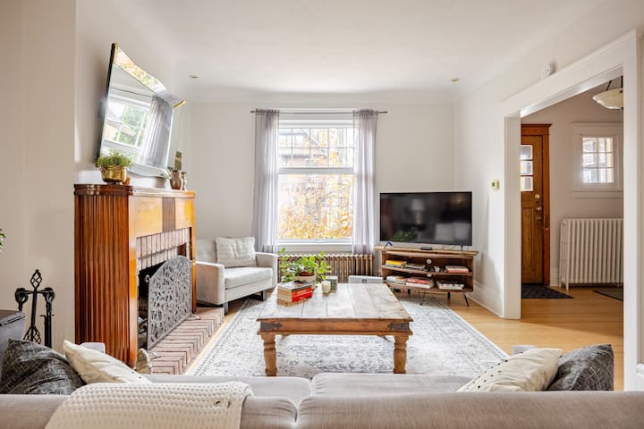 4BR 2BA Cozy Riverdale Gem |Danforth, Kid-Friendly