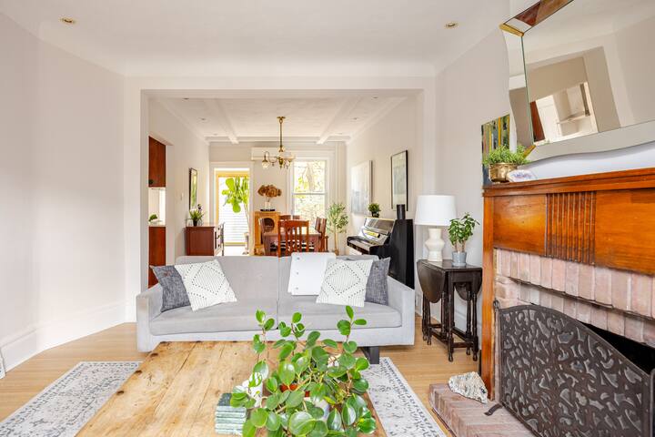 4BR 2BA Cozy Riverdale Gem |Danforth, Kid-Friendly gallery image 3