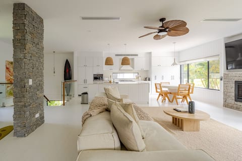 Luxe Beach Retreat – Walk to Cabarita Beach