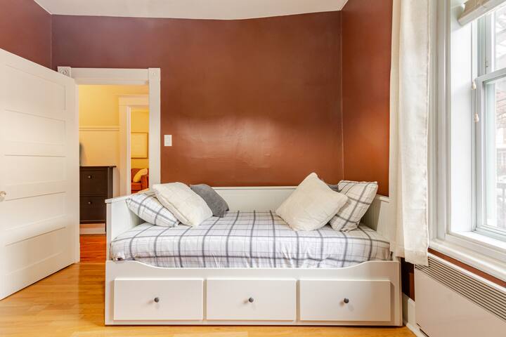 Classy Apartment in Verdun gallery image 2